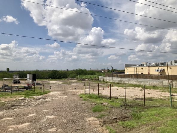 4002 S Zapata Hwy, Laredo, TX 78046